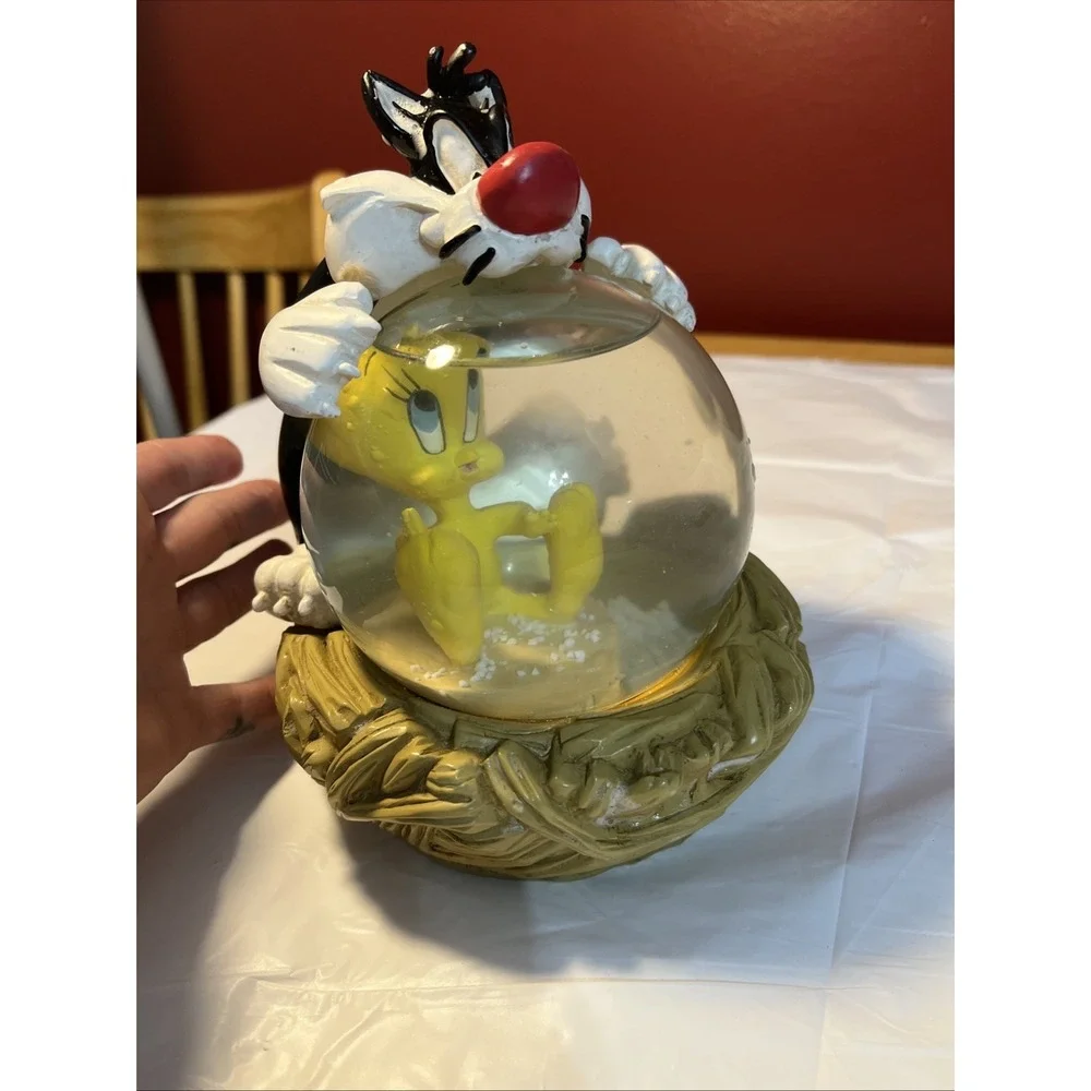 1995 Warner Bros Looney Tunes Sylvester & Tweety Bird Large Snow Globe